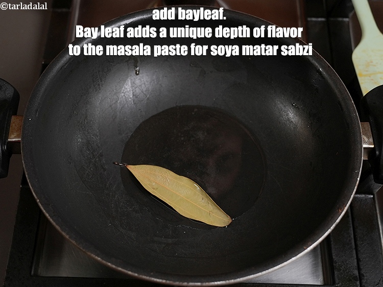 स्टेप 26 – १&nbsp;<a href="https://www.tarladalal.com/glossary-bay-leaf-tejpatta-bay-leaves-hindi-189i">तेजपत्ता</a> डालें। तेज पत्ता सोया मटर सब्जी के मसाला …