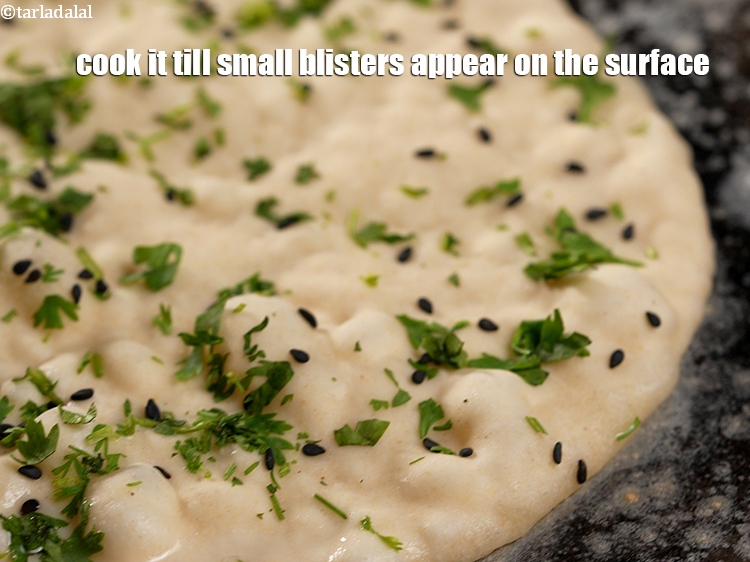 स्टेप 26 – इसे तब तक पकाएँ जब तक कि सतह पर छोटे-छोटे …