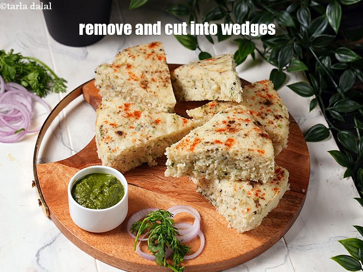 स्टेप 26 – फिर वेजेज में काट लें।