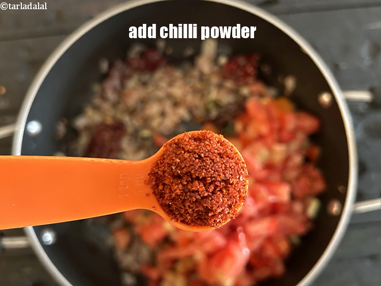 Step 26 – <p>Add <strong>2&nbsp;tsp</strong>&nbsp;<a href="glossary-chilli-powder-red-chilli-powder-339i">chilli powder</a>.</p>