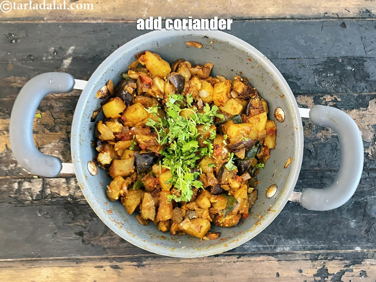 Step 27 – Add 2&nbsp;tbsp&nbsp;<a href="glossary-chopped-coriander-783i">chopped coriander (dhania)</a>.