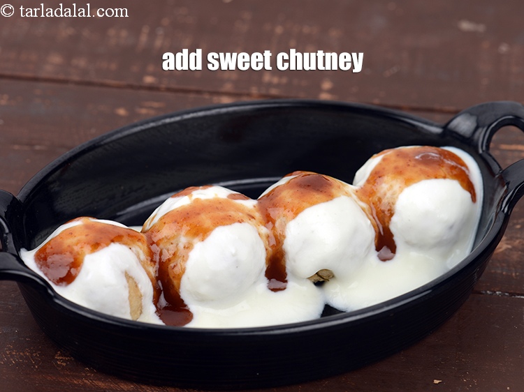 Step 27 – Add 1 tbsp of <a href="https://www.tarladalal.com/sweet-chutney-22265r">sweet chutney</a>.