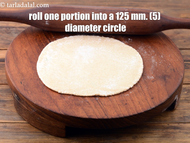 Step 27 – To make <strong>aloo methi tofu paratha recipe</strong><strong>&nbsp;| Indian style tofu&nbsp;methi paratha | whole wheat methi …