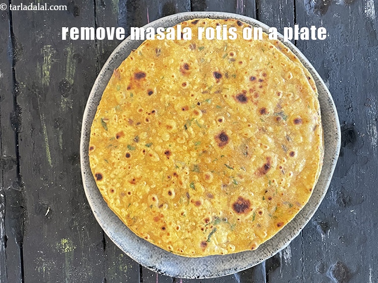 Step 26 – <meta charset="UTF-8" /> Remove the&nbsp;<strong>masala paratha</strong>&nbsp;on a plate.&nbsp;<meta charset="UTF-8" />Repeat with the remaining dough to …