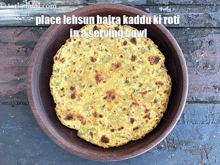 Step 29 – Place <strong>bajra kaddu ki roti | &nbsp;bajra kaddu ka paratha |&nbsp;healthy lehsun bajra bhopla paratha …