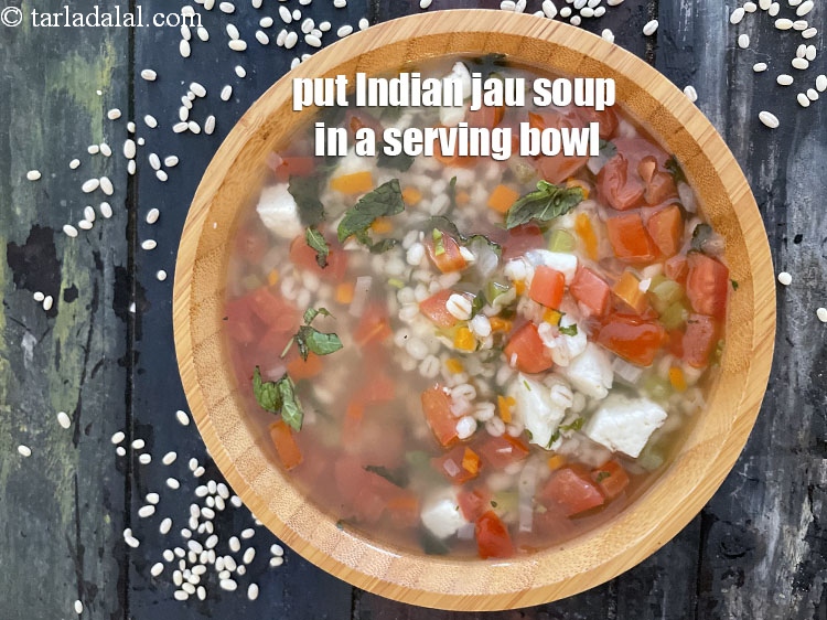 स्टेप 36 – &nbsp;एक सर्विंग बाउल में&nbsp;<strong>जौ का सूप रेसिपी&nbsp;|&nbsp;भारतीय जौ का सूप&nbsp;|&nbsp;वजन …