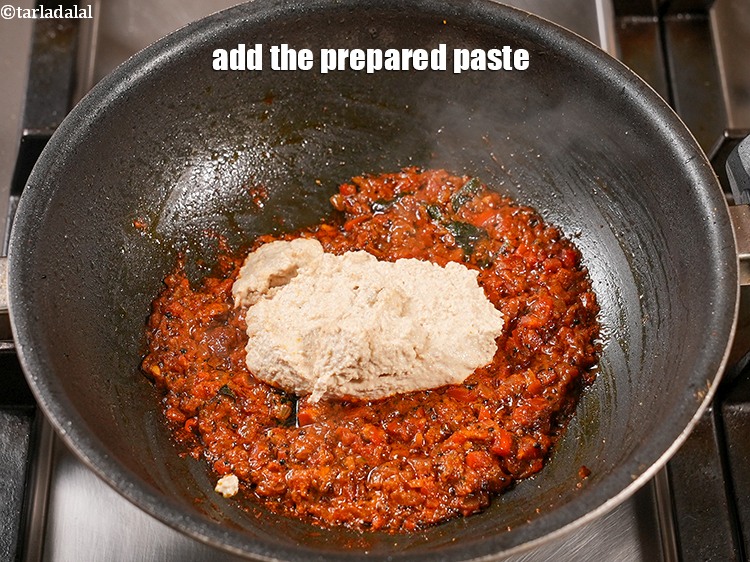 स्टेप 27 – तैयार पेस्ट डालें।