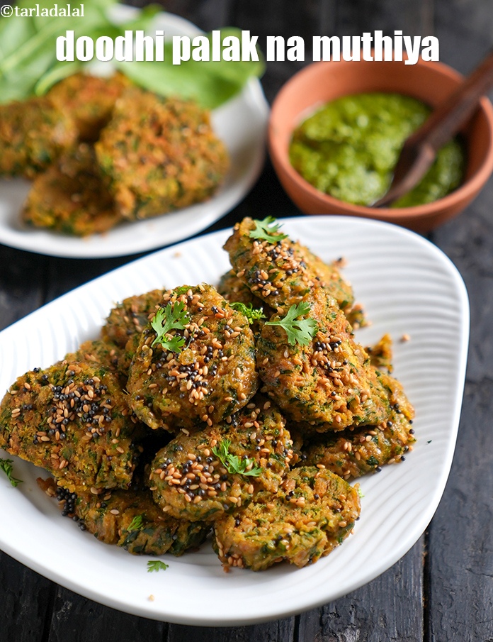 स्टेप 27 – <strong>पालक और दूधी मुठिया को&nbsp;</strong><a href=""https://www.tarladalal.com/green-chutney-how-to-make-green-chutney-recipe-hindi-22266r"" target=""_blank"">हरी चटनी</a>&nbsp;के साथ गरमागरम&nbsp;परोसें&nbsp;।