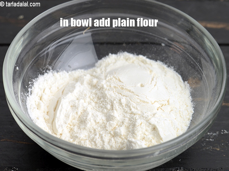 Step 28 – To make <strong>chinese lifafa paratha</strong>, in a small bowl add 2 tbsp plain flour.