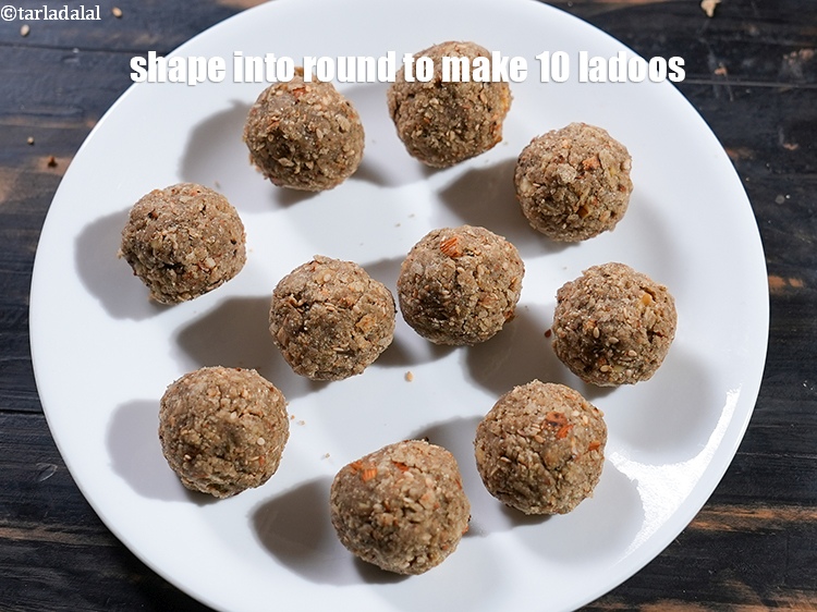 स्टेप 27 – 10 <strong>बाजरा चूरमा लड्डू रेसिपी&nbsp;|&nbsp;बचे हुए बाजरे की रोटी के …