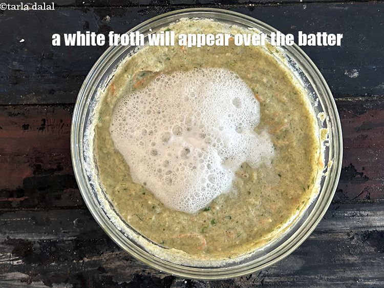 स्टेप 27 – फ्रूट सॉल्ट डालने के बाद बैटर के ऊपर सफेद झाग …