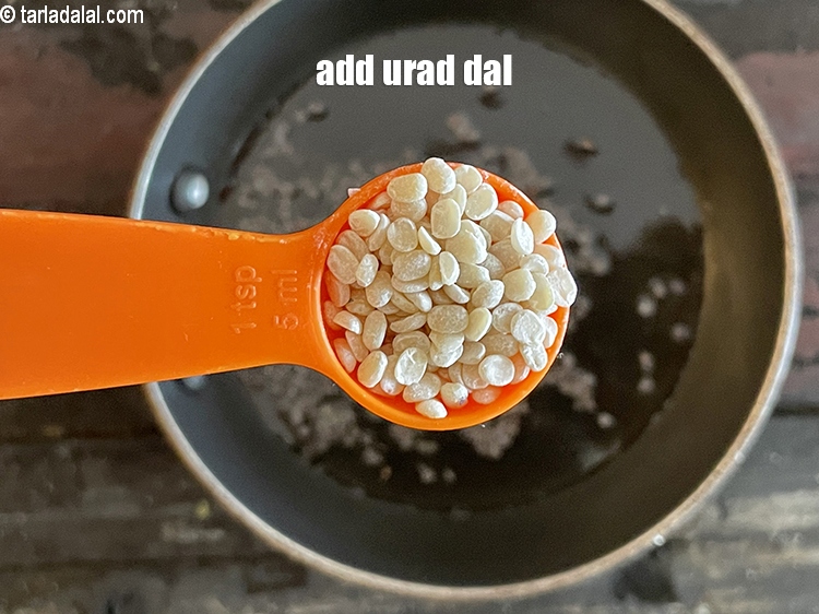 Step 33 – Add&nbsp;<meta charset="UTF-8" />1 tsp&nbsp;<a href="glossary-urad-dal-split-black-lentil-941i">urad dal (split black lentils)</a>.
