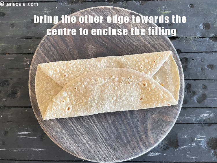 Step 46 – Bring in the other&nbsp;side&nbsp;of the paratha towards the centre to enclose the filling.