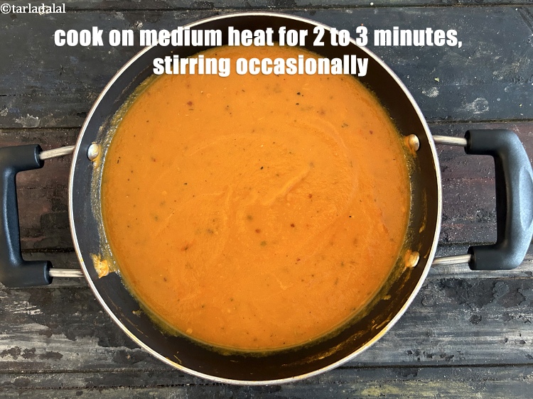 स्टेप 28 – बीच-बीच में हिलाते हुए मध्यम आंच पर 2 से 3 …