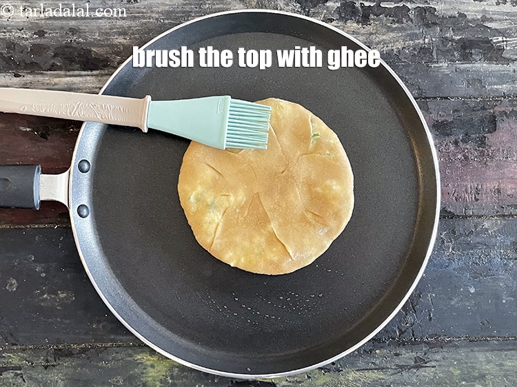 स्टेप 27 – ऊपर से घी लगाएं।&nbsp;