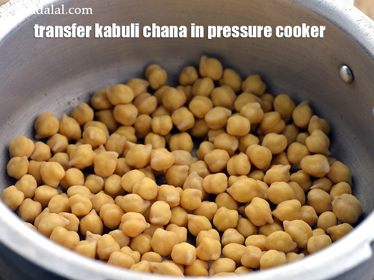 Step 14 – <meta charset="UTF-8" />Transfer the soaked chana to a pressure cooker.&nbsp;