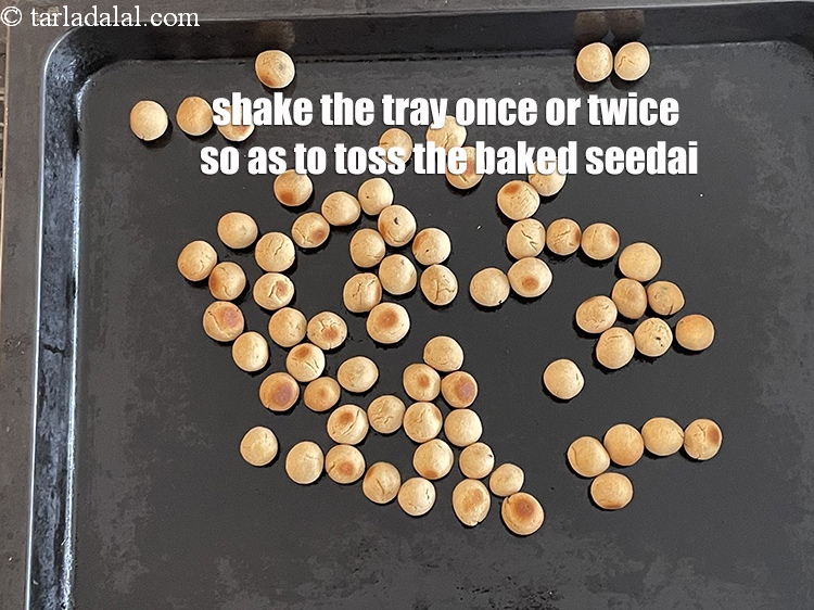 Step 27 – Shake the tray slightly once or twice so as to toss the seedai.