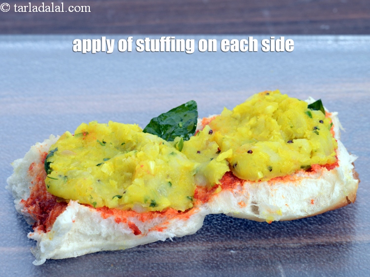 Step 29 – Apply 1 tbsp of the stuffing on each side and spread it.&nbsp;