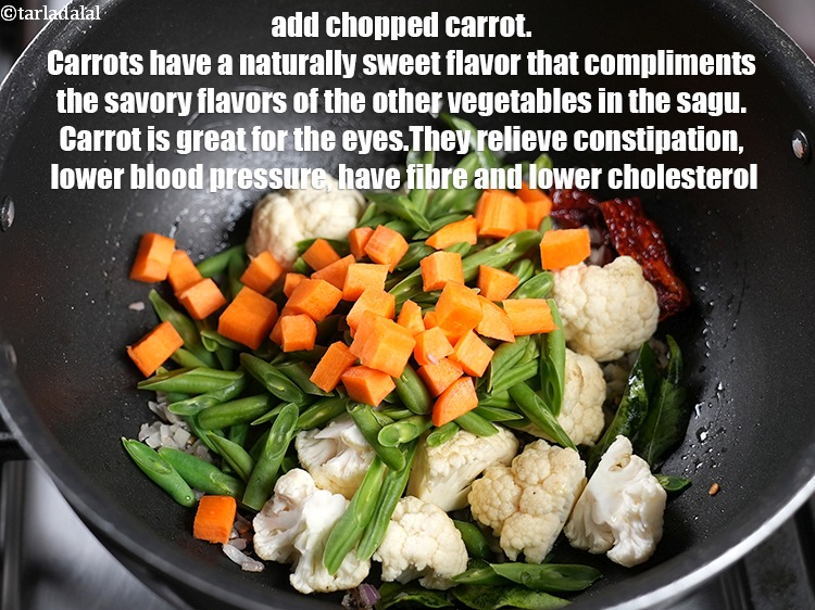 स्टेप 28 – १/४ कप कटी हुई गाजर&nbsp;डालें ।