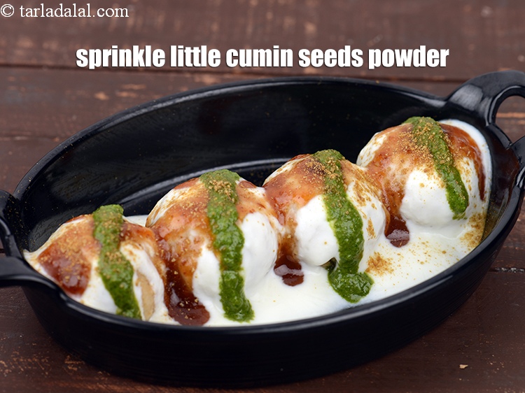 Step 29 – Sprinkle little <a href="https://www.tarladalal.com/glossary-cumin-seeds-powder-jeera-powder-zeera-powder-382i">cumin seeds (jeera) powder</a>.