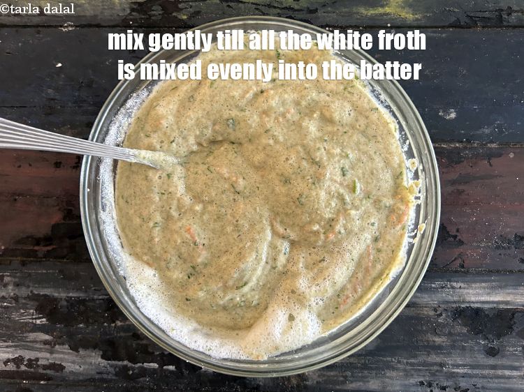 स्टेप 36 – बैटर को धीरे से तब तक मिलाएं जब तक कि …