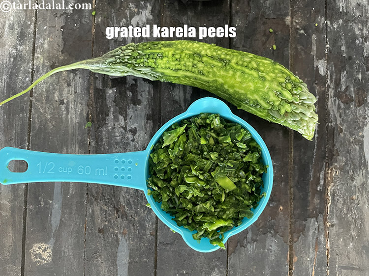 स्टेप 5 – कसा हुआ करेला कुछ इस तरह दिखता है और करेले …