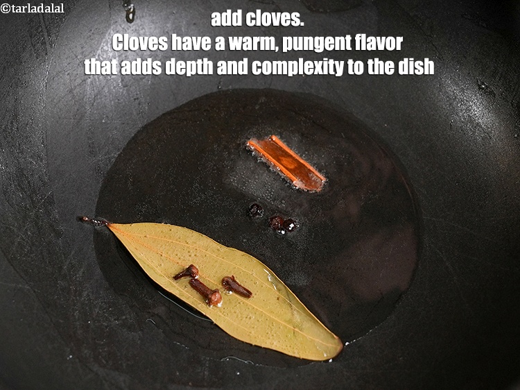 स्टेप 29 – ३&nbsp;<a href="https://www.tarladalal.com/glossary-cloves-laung-lavang-hindi-322i">लौंग</a> (लौंग/लवांग) डालें। लौंग में गर्म, तीखा स्वाद होता …
