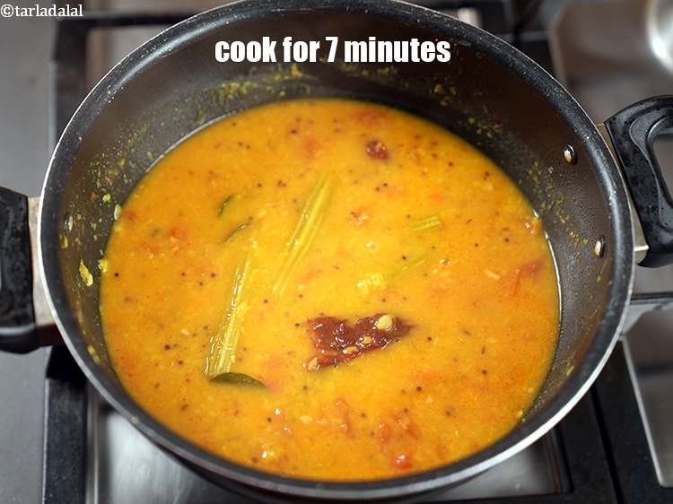 स्टेप 29 – अच्छी तरह मिलाएं और बीच-बीच में हिलाते हुए मध्यम आंच …