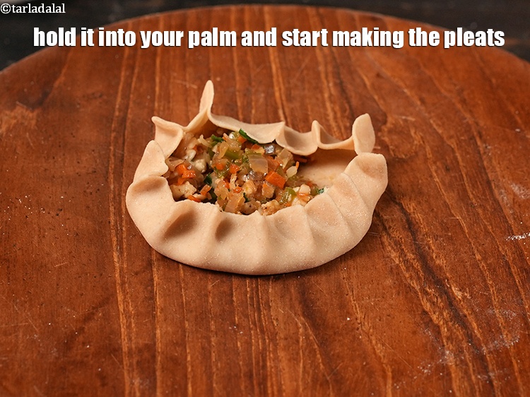 Step 29 – Hold it into your palm and start making the pleats.