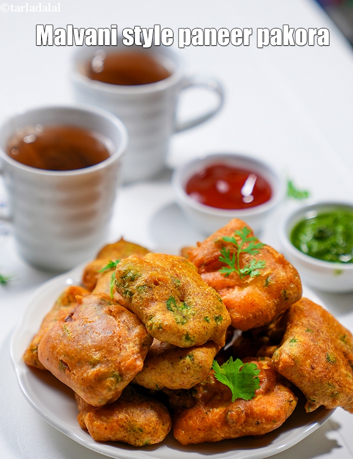 Step 29 – Serve<strong> malvani style paneer pakoda</strong> immediately with green chutney and tomato ketchup.