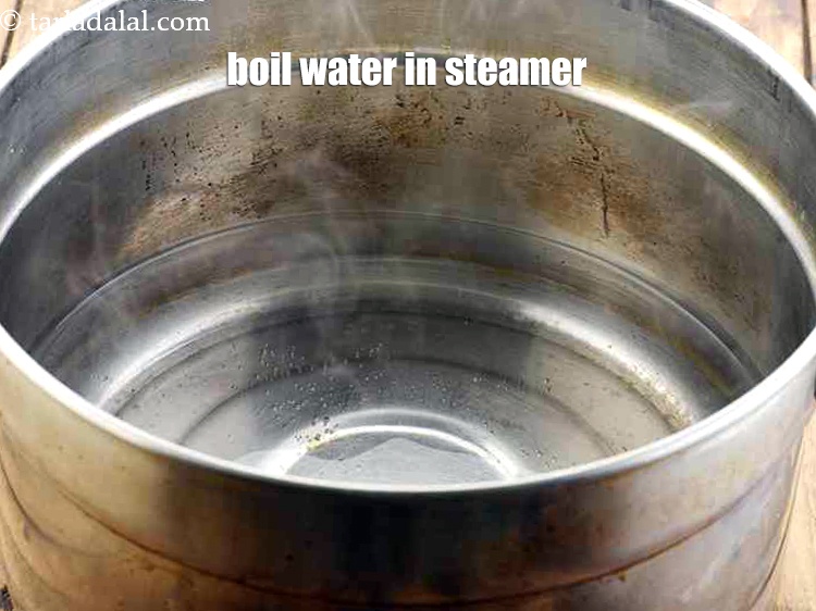 स्टेप 29 – स्टीमर में पानी उबालें।&nbsp;&nbsp;