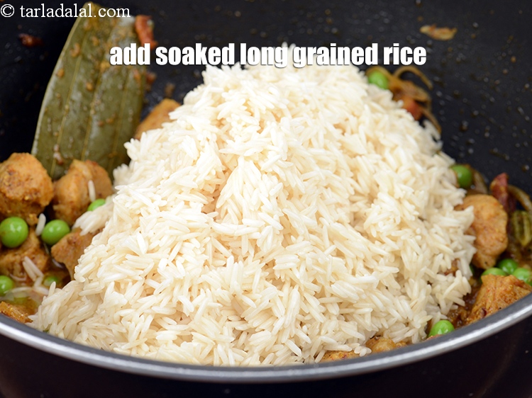 स्टेप 29 – &nbsp;इसमें १ १/२ कप&nbsp;<a href=""https://www.tarladalal.com/glossary-long-grain-rice-basmati-chawal-basmati-rice-hindi-535i"">बास्मति चावल</a>&nbsp;, ३० मिनट के लिए …