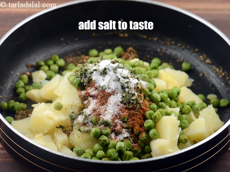 स्टेप 30 – <p>स्वादानुसार <a href="">नमक</a>&nbsp;डालें।</p>