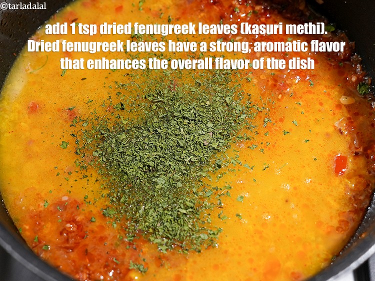 स्टेप 30 – १ टी-स्पून&nbsp;<a href=""https://www.tarladalal.com/glossary-dried-fenugreek-leaves-kasuri-methi-hindi-374i"">कसूरी मेथी</a>&nbsp;डालें।