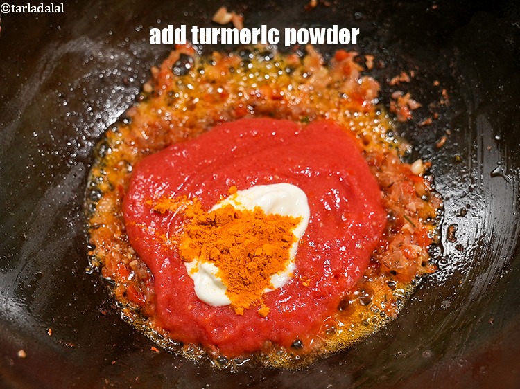 Step 31 – <p>Add ½ tsp turmeric powder.&nbsp;</p>