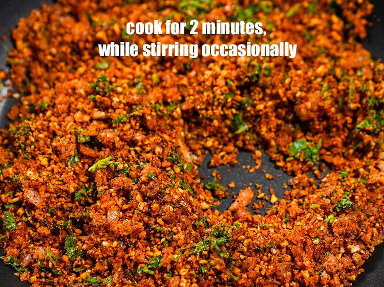 स्टेप 30 – और बीच-बीच में हिलाते हुए मध्यम आंच पर 2 मिनट …