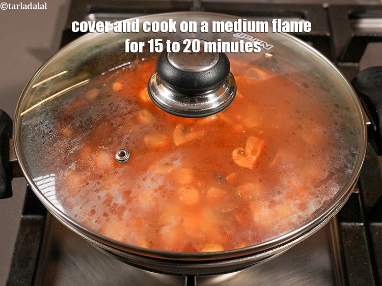 स्टेप 30 – ढककर मध्यम आंच पर 15 से 20 मिनट तक पकाएं, …
