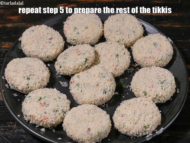 स्टेप 30 – बाकी टिक्की तैयार करने के लिए चरण 5 को दोहराएँ।