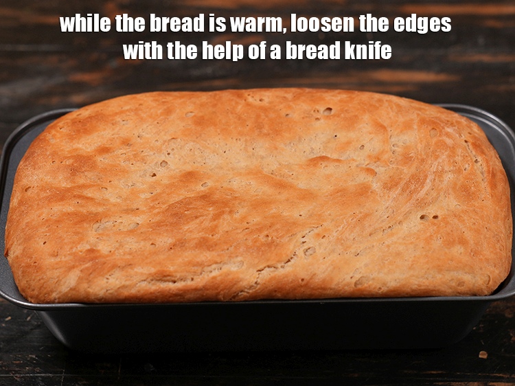 स्टेप 29 – जब ब्रेड गरम हो, तब चाकू की मदद से किनारों …