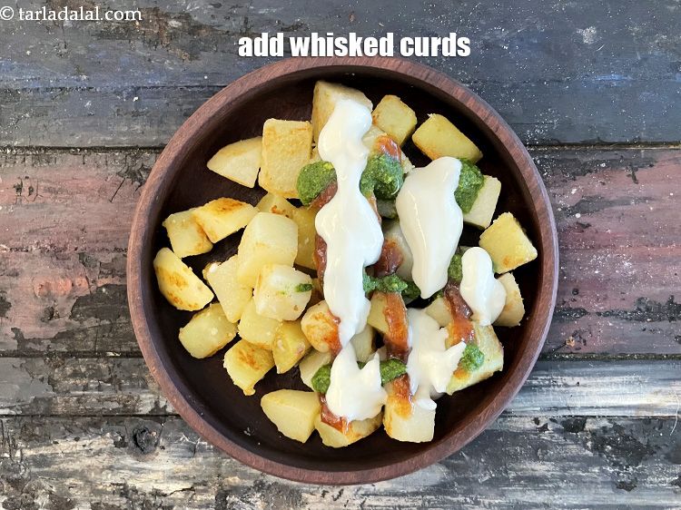 Step 30 – Add&nbsp;<meta charset="UTF-8" />&nbsp;&frac14; cup of whisked curds evenly over it.