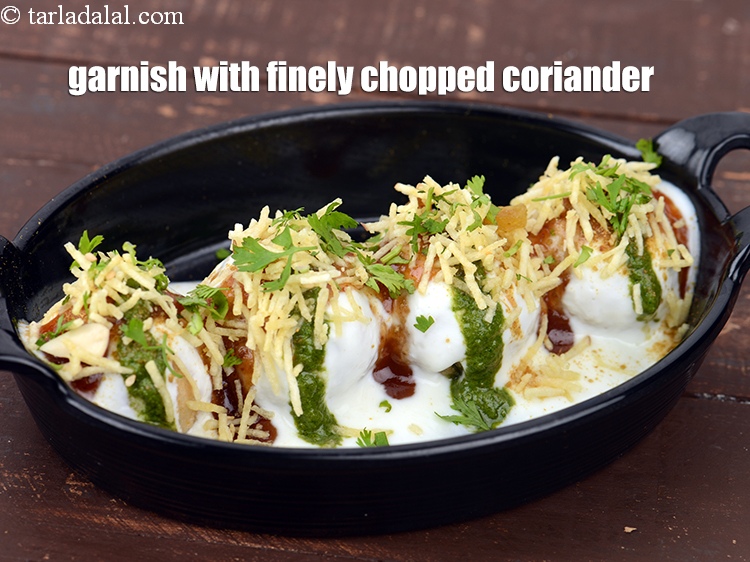 Step 31 – Garnish wirh 1 tsp finely <a href="https://www.tarladalal.com/glossary-chopped-coriander-783i">chopped coriander (dhania)</a>.