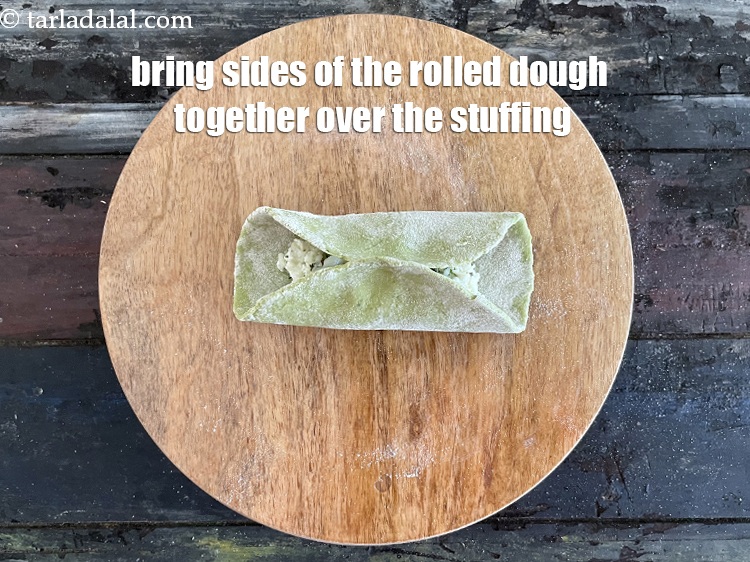 Step 32 – Bring the&nbsp;sides of the rolled dough together over the stuffing.