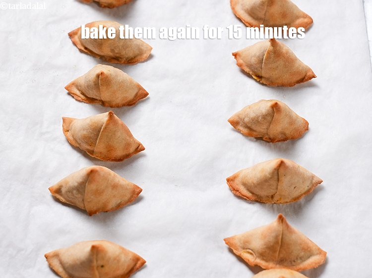 स्टेप 31 – इन्हें दोबारा 15 मिनट तक बेक करें।