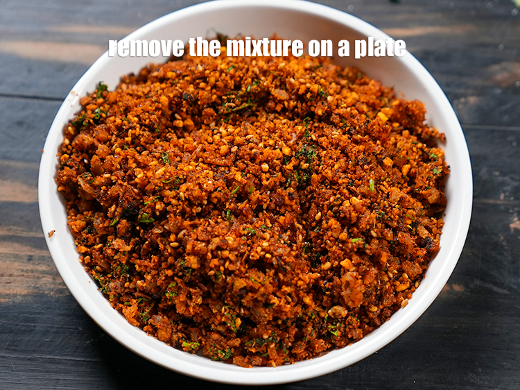 स्टेप 31 – मिश्रण को एक प्लेट में निकाल लीजिए।