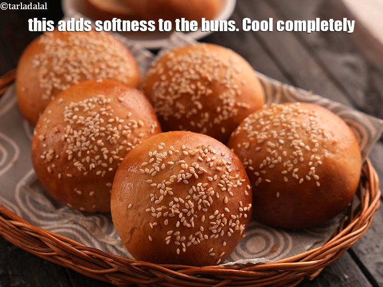 स्टेप 31 – इससे बन्स में नरमी आएगी। पूरी तरह से ठंडा होने …