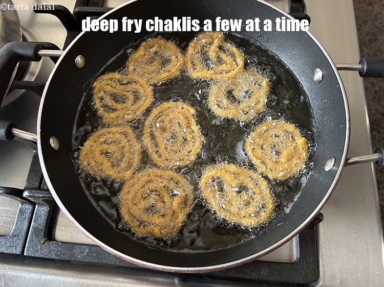 Step 32 – Deep-fry the chaklis, a few at a time on a medium flame.