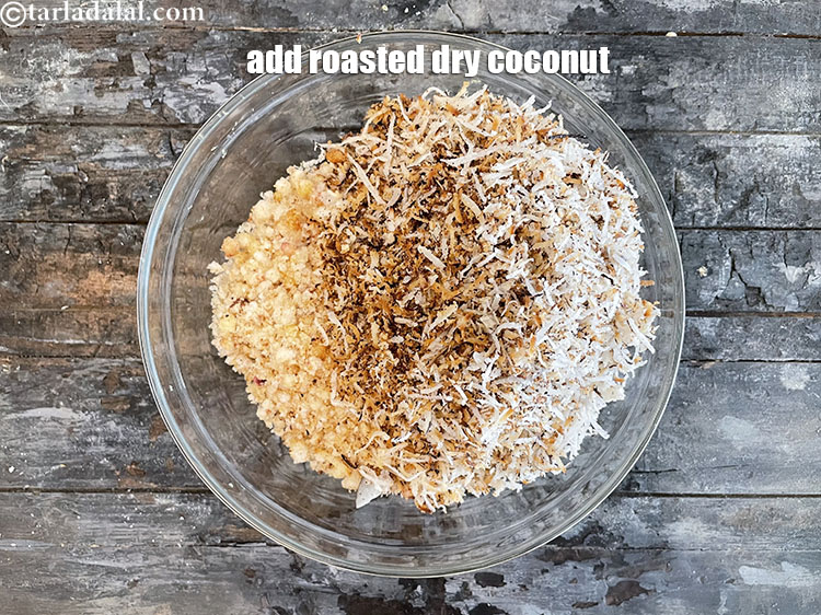 स्टेप 34 – सूखा नारियल डालें।