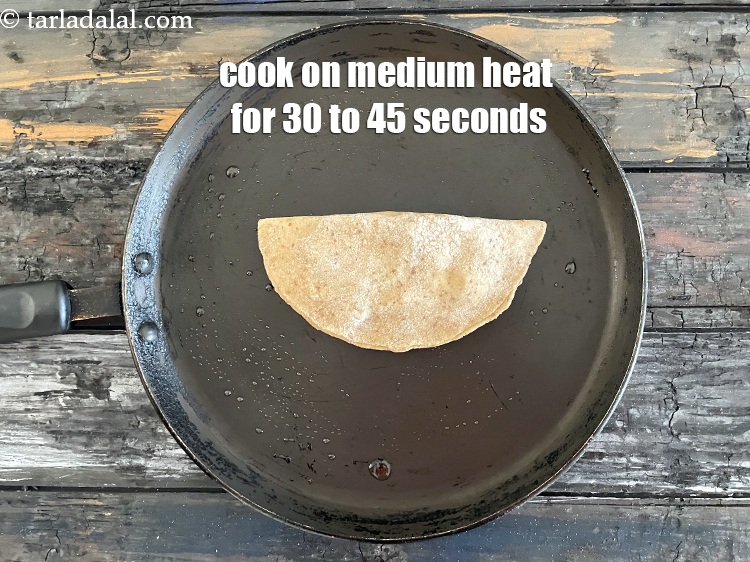 स्टेप 34 – गरम नॉन-स्टिक तवे पर मध्यम आंच पर 30 से 45 …