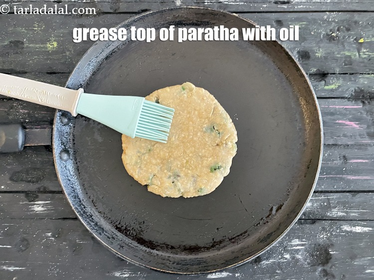 Step 33 – <meta charset="UTF-8" />Grease the top of the paratha with oil.&nbsp;<br /> &nbsp;