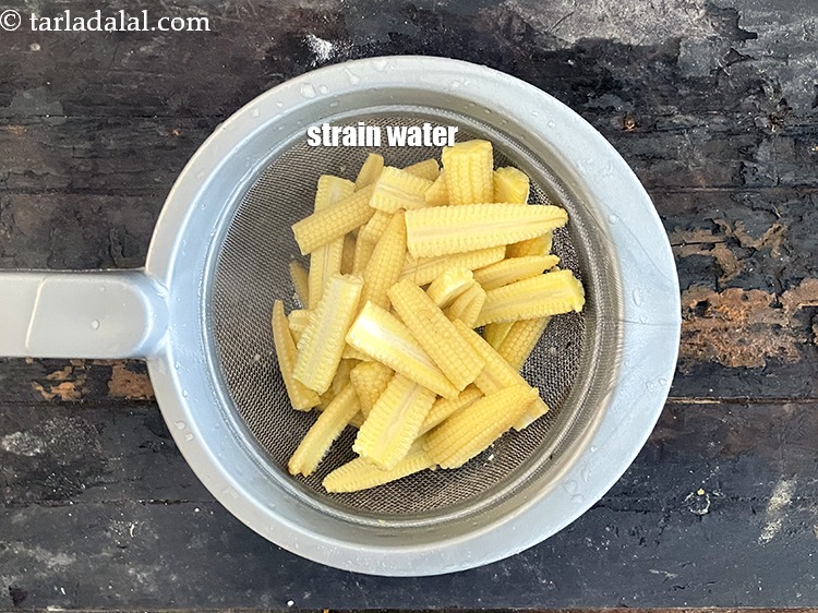 स्टेप 31 – छलनी की मदद से छान लें।